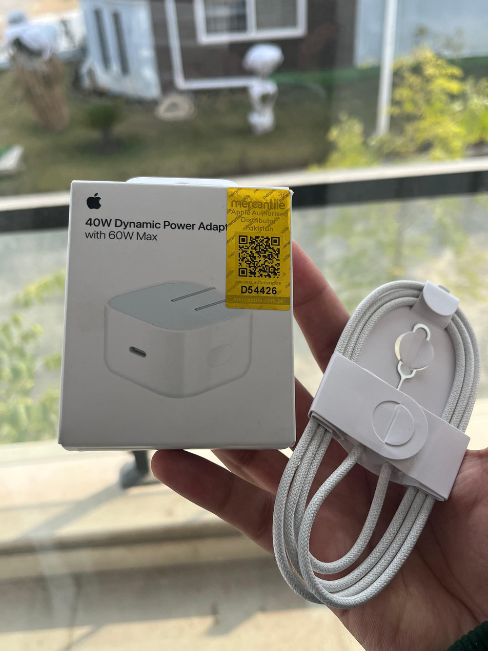 Apple 40W Dynamic Power Adapter With 60W Max + Braided Cable - product image 1