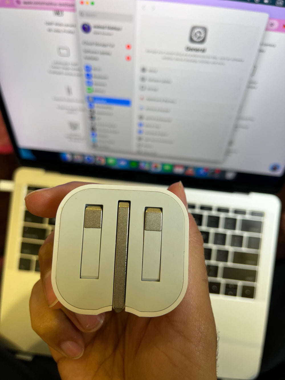 Apple 20W USB-C Fast Charger + Free Data Cable - product image 3