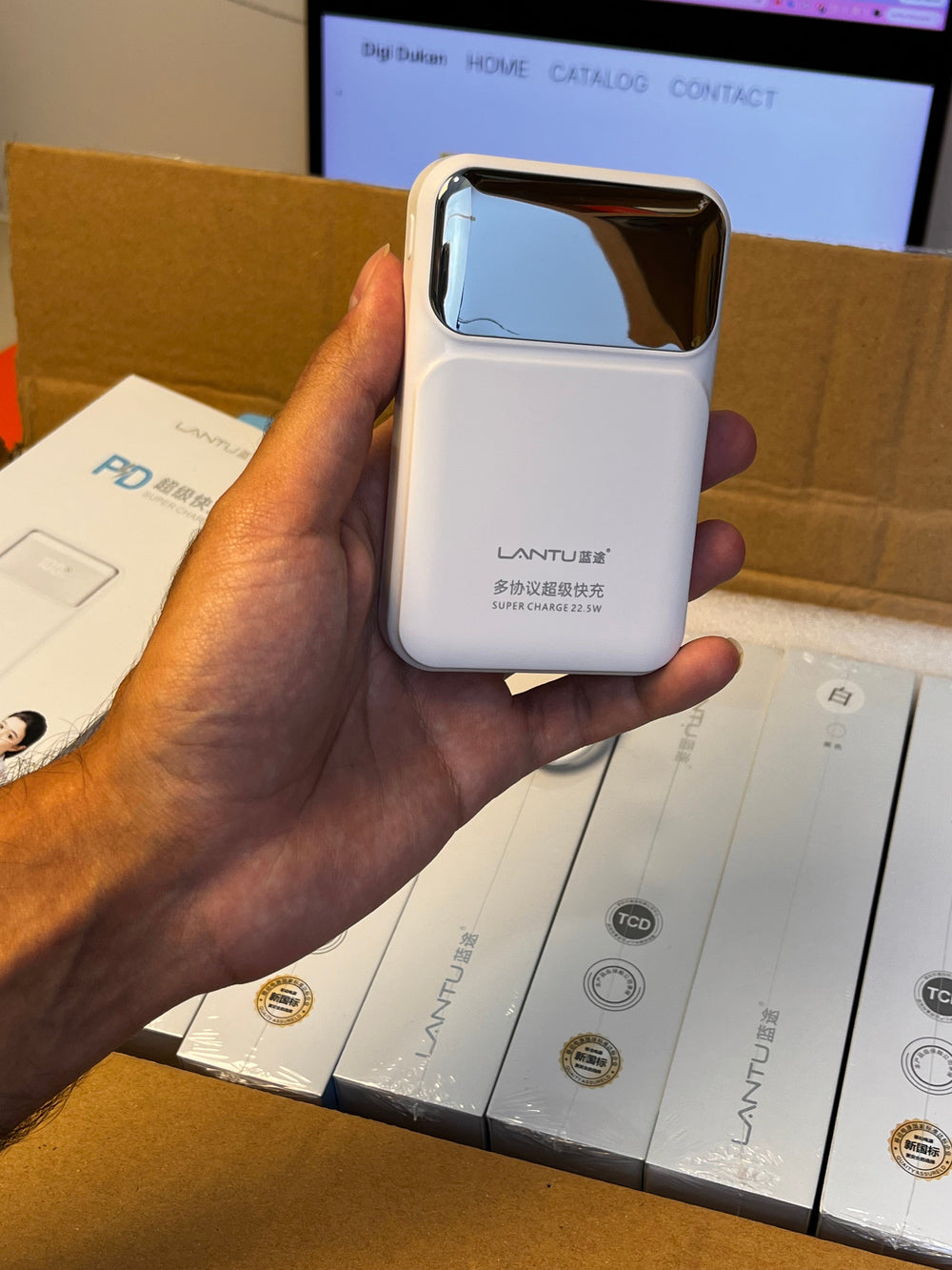 Lantu 10000mAh Power Bank – 22.5W PD Super Charge, LED Display, Compact Fast Charging - product image 2