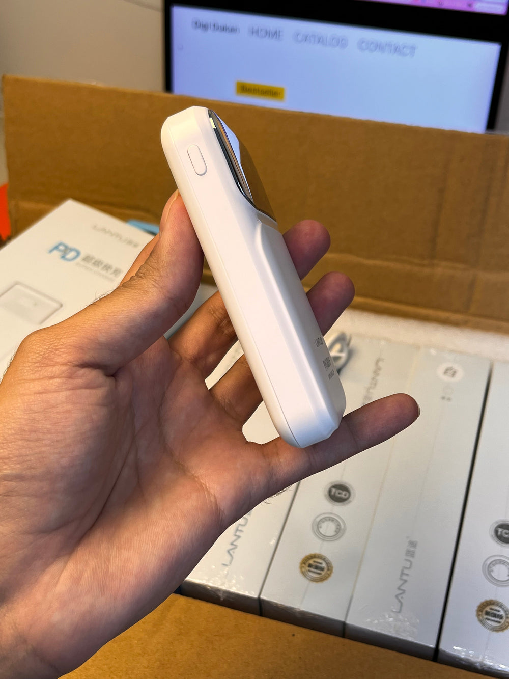 Lantu 10000mAh Power Bank – 22.5W PD Super Charge, LED Display, Compact Fast Charging - product image 3