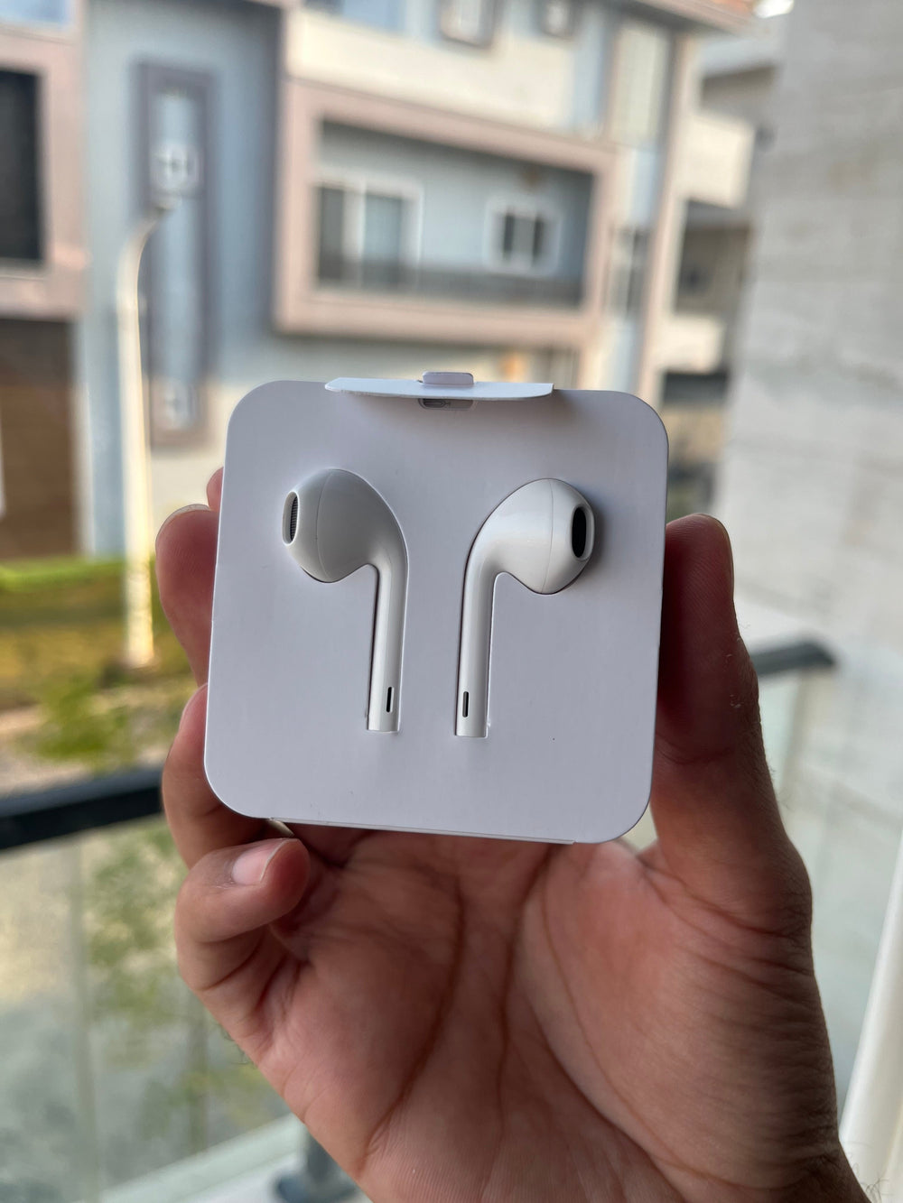 EarPods (Lightning Connector) - product image 2