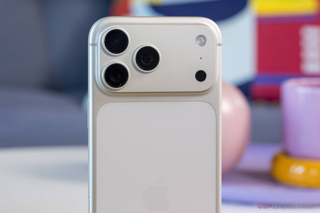 iPhone 17 Pro Max Master Silver