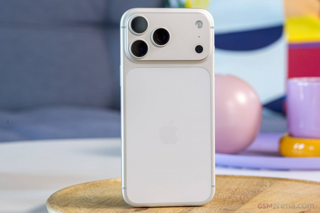 iPhone 17 Pro Max Master Silver