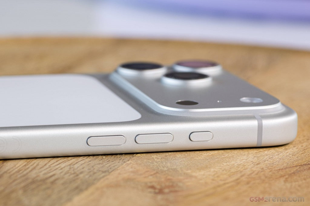 iPhone 17 Pro Max Master Silver