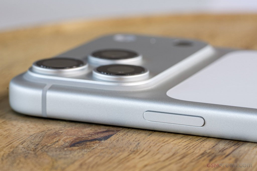 iPhone 17 Pro Max Master Silver