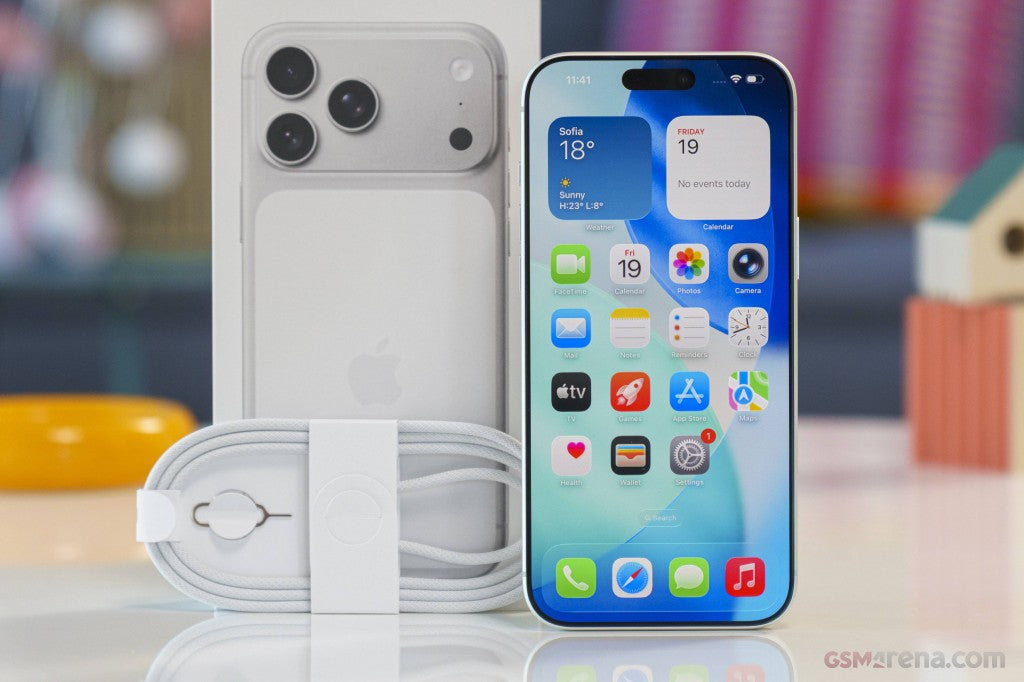 iPhone 17 Pro Max Master Silver